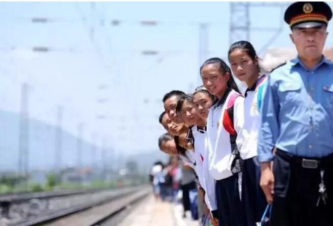 仅仅2秒钟时间，他们错过了唯一安全跑出来的机会