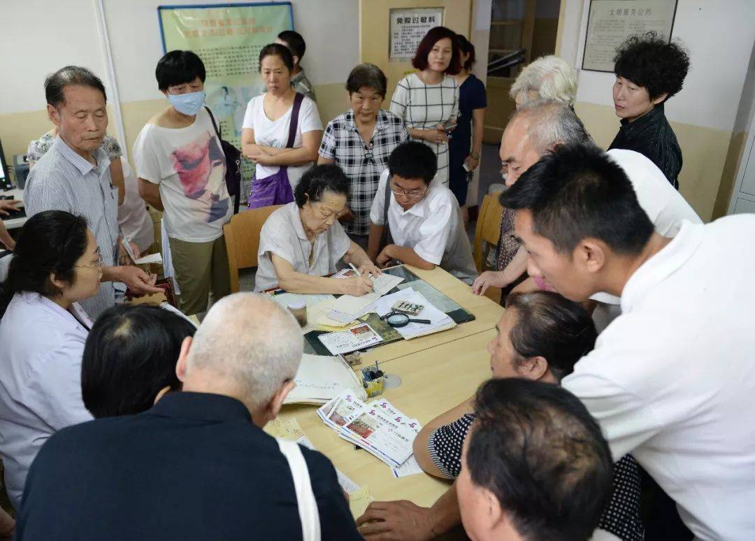 今天，第二个中国医师节 让我们向他们说声感谢