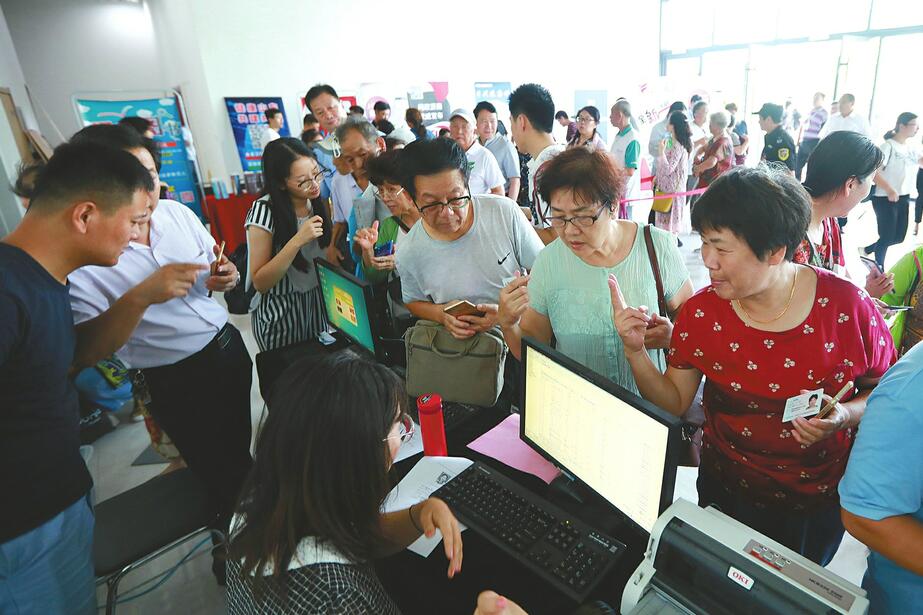 濟南老年人大學報業(yè)分校報名首日現(xiàn)場火爆 九成班次一天滿員