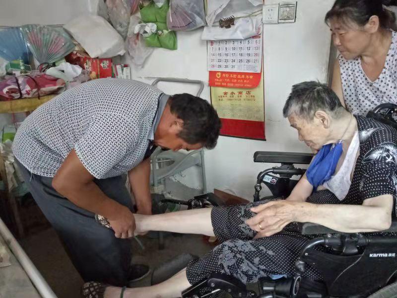 [温暖泉城]15年如一日悉心照料瘫痪岳母