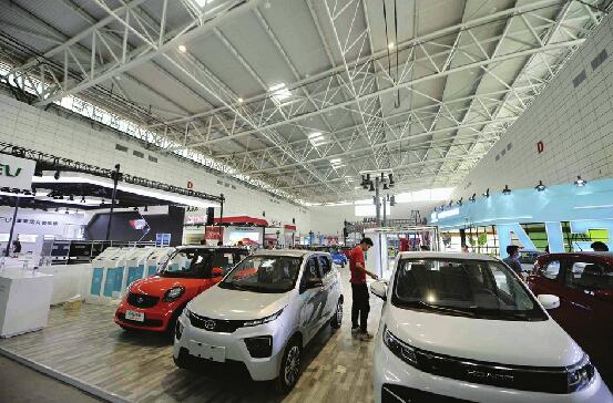 “东展西迁”新会展首次启用二层展厅