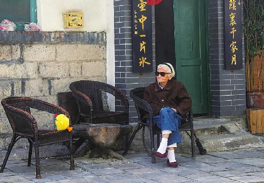 跟着“黄漂亮”打卡见证城市之变