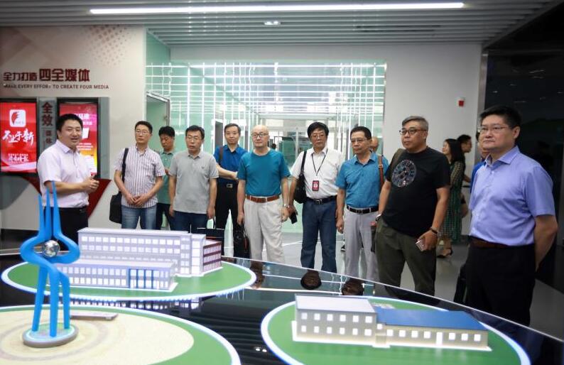 尊重人才,崇尚精品!济南报业重奖泰山文艺奖获得者方远