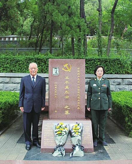 王尽美后人来济祭扫 一张烈士照片背后的尘封往事