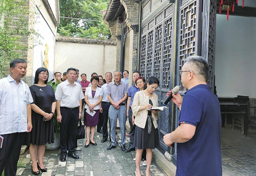 弘扬儒商文化 发展民营经济——市政协第十六专题“商量”综述