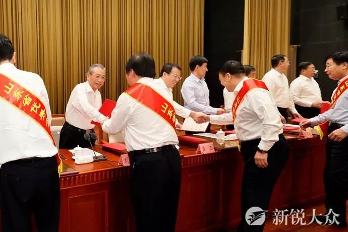 全省推进改革举措落实落地工作会议举行,刘家义龚正讲话