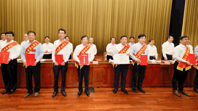 全省推进改革举措落实落地工作会议举行,刘家义龚正讲话