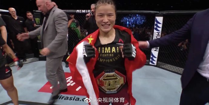 42秒TKO对手!张伟丽UFC冠军是怎么一回事?她成为中国首位UFC世界冠军