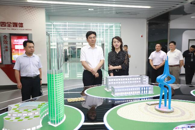 团省委领导到济南日报报业集团考察