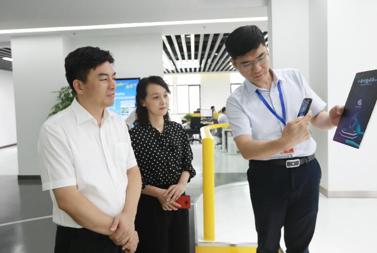 团省委领导到济南日报报业集团考察