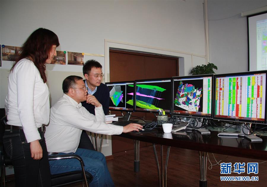 (新华全媒头条·图文互动)(10)凝聚民族复兴的精神伟力——以习近平同志为核心的党中央重视思想道德建设关心关爱道德模范纪实