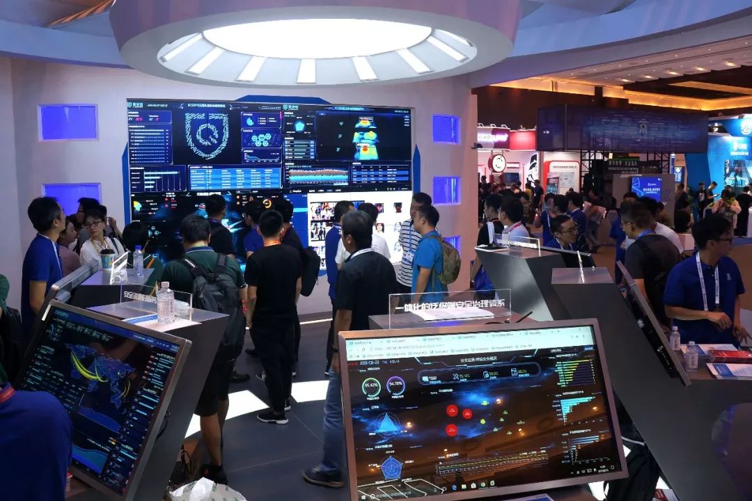 邓小平在四位老科学家联名建议上批示：此事宜速作决断，不可拖延 