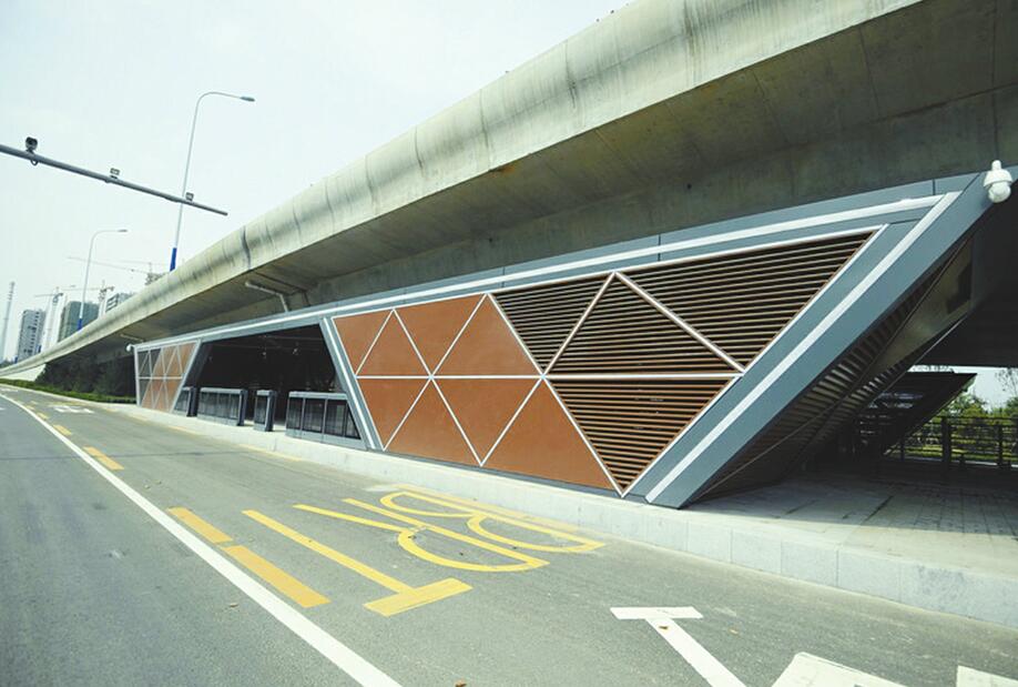 青岛路“BRT走廊”即将完工