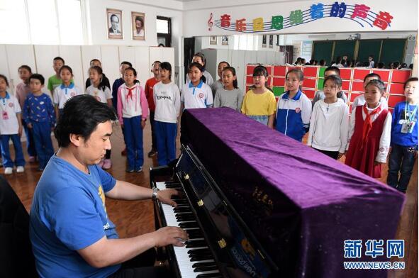 凝心铸师魂 立德育新人——以习近平同志为核心的党中央关心教师队伍建设纪实