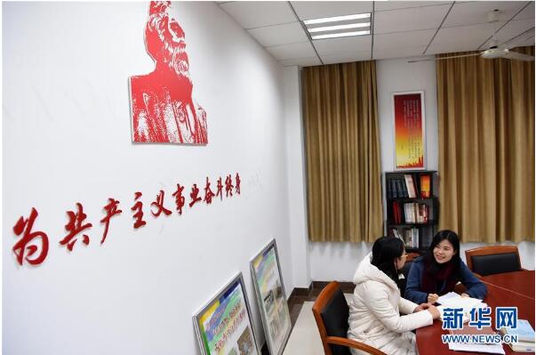 凝心铸师魂 立德育新人——以习近平同志为核心的党中央关心教师队伍建设纪实