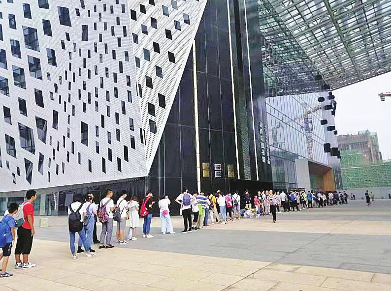 最热打卡地引领阅读新风尚 市图书馆暑假接待市民40余万人次