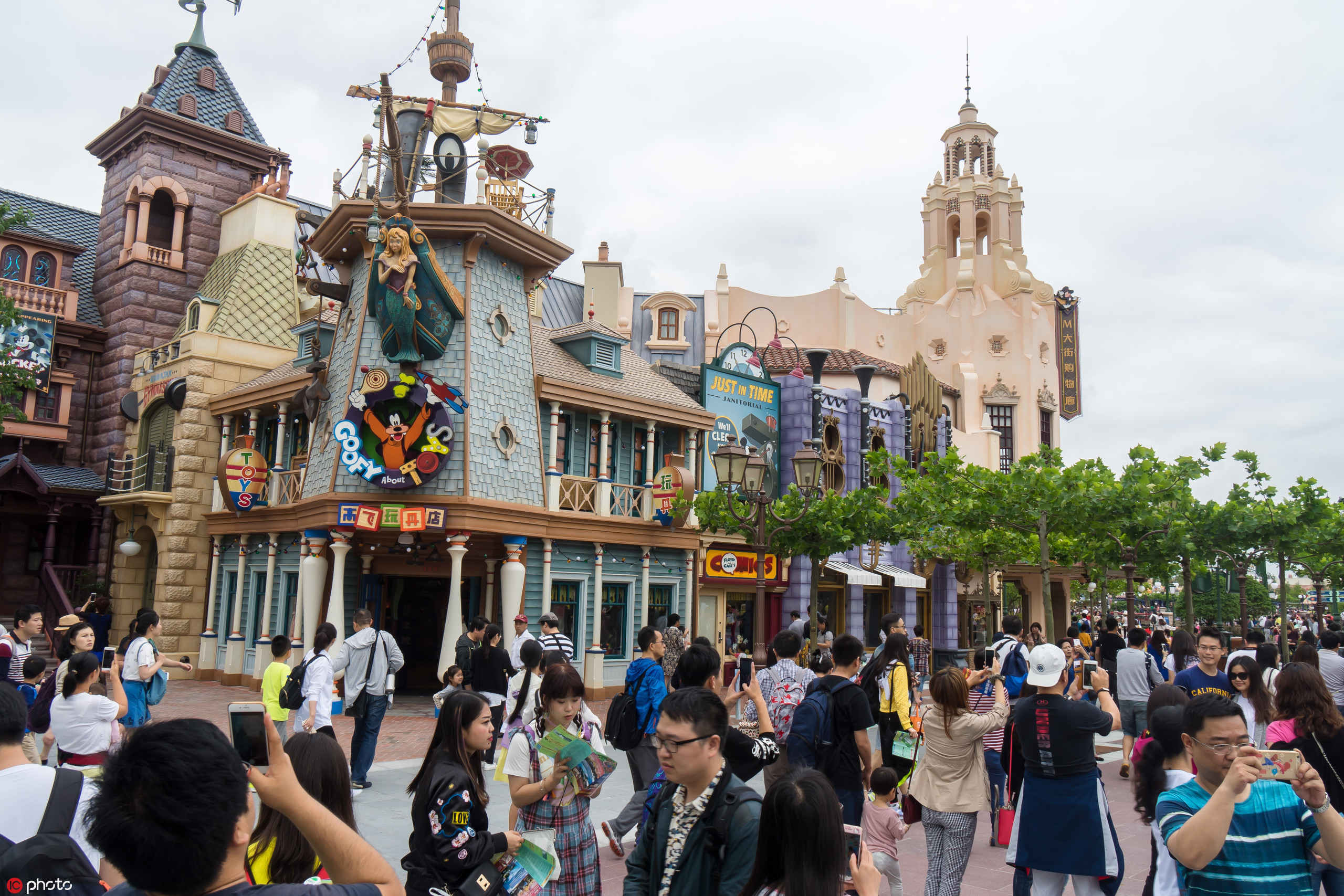 上海迪士尼食品携带细则出炉:禁带整个西瓜、榴莲、泡面