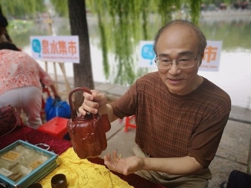 最迷你的泉水诗 微雕大师王天明亮相2019泉水集市