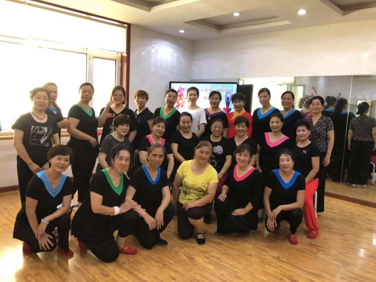 百名青年记者走基层｜济南老年人大学绿园社区教学点开课啦