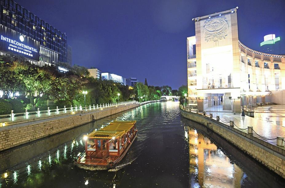 夜游泉城最风情 泉水节压轴戏上演游客直呼不虚此行