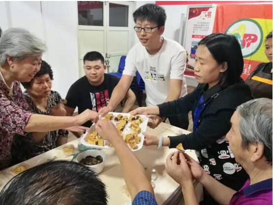 百名青年记者走基层丨浓情邻里 幸福味道