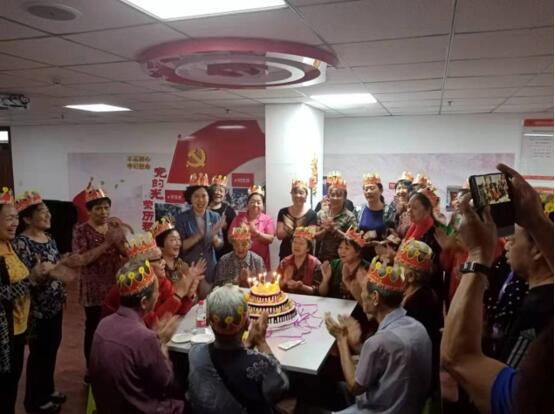 百名青年记者走基层丨裕园社区争做文明居民在行动