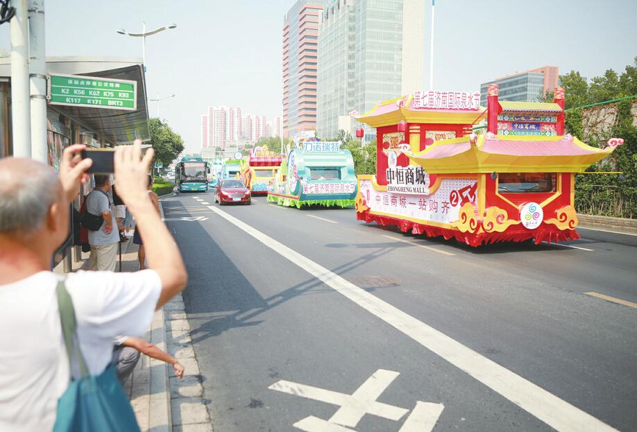 一路走来“吸粉”无数 花车，明年泉水节再见！