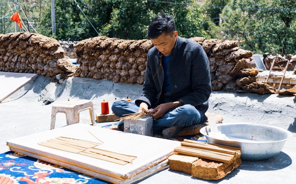 【新时代·幸福美丽新边疆】文化传统也是金山银山: 西藏尼木藏香敲开“致富门”