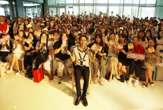 沈肯尼《我听见你的孤独：新月》济南读者见面会 人气火爆