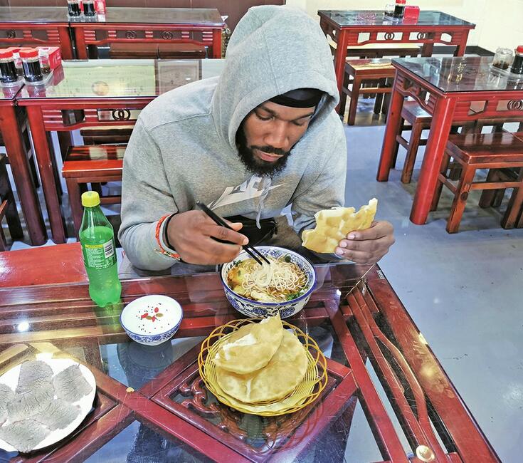 山东男篮双小外同日报到 这俩90后都挺“赛”