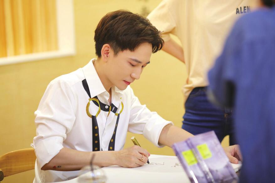 携《我听见你的孤独:新月》来济南与读者见面 沈肯尼:在写作中找到自己