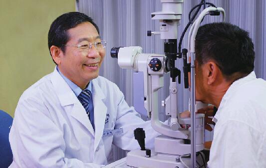 刀尖上的“舞者”眼球上的“匠人” 访全国人大代表、山东中医药大学附属眼科医院院长毕宏生教授