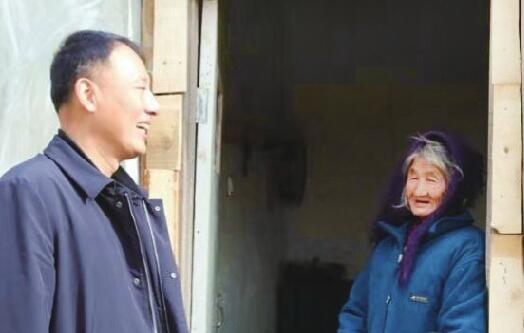 带领小山村脱贫的“大个子警察”