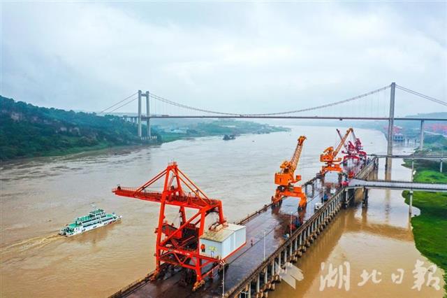 多式联运增色“黄金水道”