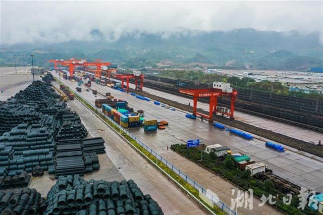 多式联运增色“黄金水道”