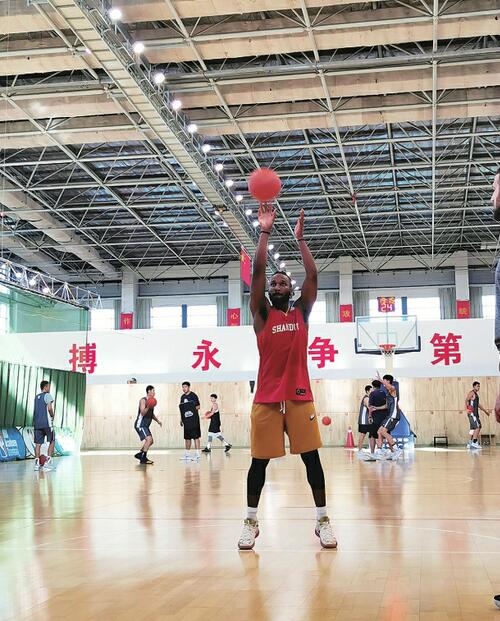 山东男篮今日将赴贵州热身 “双小外”首训获认可 