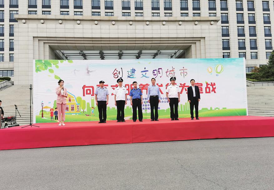 济南向不文明养犬行为“宣战” 一天查处上百名不文明养犬人