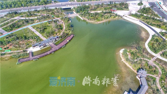 济南小清河南岸云锦湖华丽