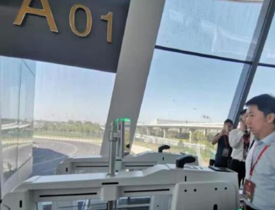 首航秀出黑科技！大兴机场刷脸登机 到登机口步行最多8分钟