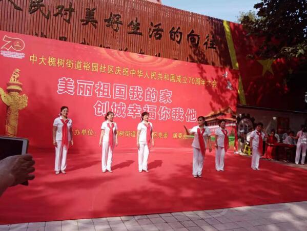 百名青年记者走基层丨裕园社区拳拳爱国心浓浓爱国情