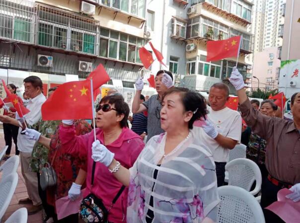 百名青年记者走基层丨裕园社区拳拳爱国心浓浓爱国情