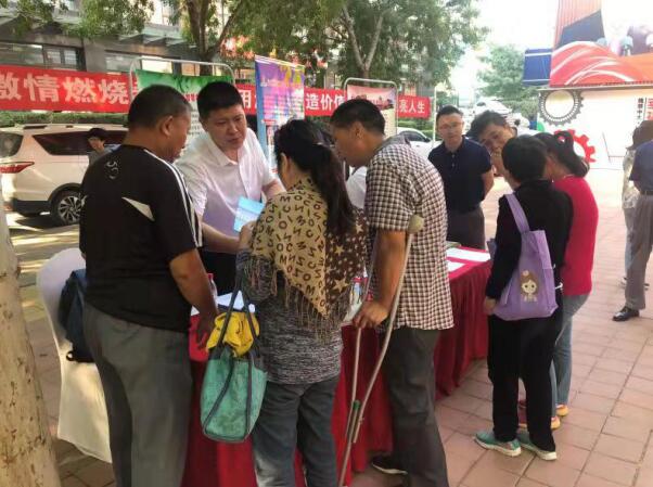 百名青年记者走基层丨中大槐树街道 招聘会开到社区里，好工作送到“家门口”