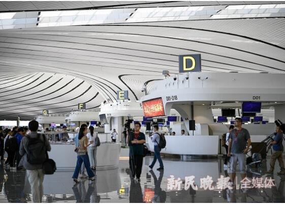 大兴机场刷脸登机 值机、托运自助率达到80%方便快捷