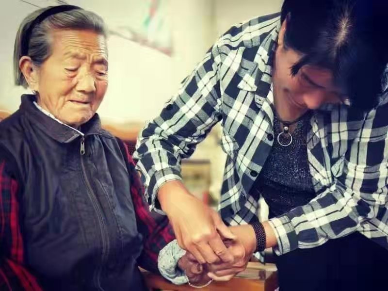 [温暖泉城]长清孝里有孝女三个“妈妈”都夸好