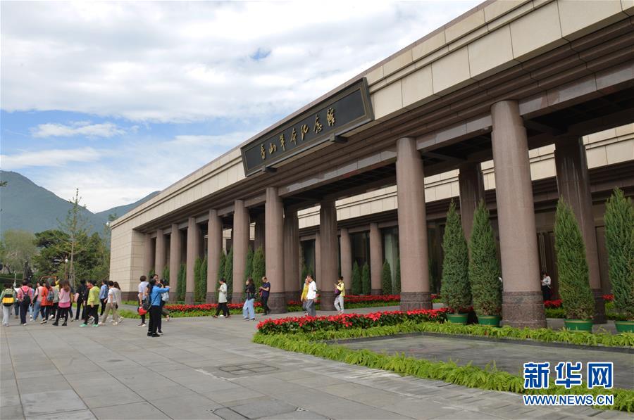 中国道路越走越宽广——社会主义中国实践启示录