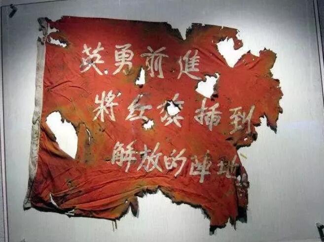 94岁老英雄回忆上甘岭：撤下阵地时，很多战友再也没回来…