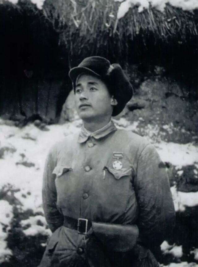 94岁老英雄回忆上甘岭：撤下阵地时，很多战友再也没回来…