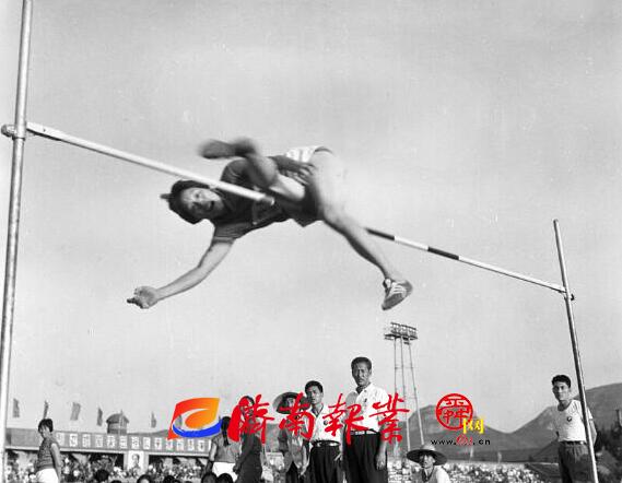 【家国同梦70年】中国第一位打破田径世界纪录的运动员郑凤荣：回忆在济年少时光 心系山东体育发展