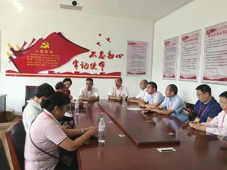 仲裁员义买山货帮扶村民