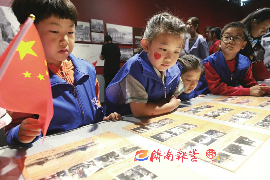 【家国同梦70年】网上看展｜70年时光中感受伟大变迁 国庆长假首日市民观展热情高涨